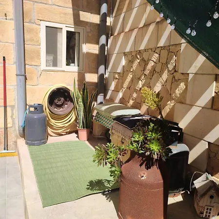 Ontherocks - In Victoria, Gozo 维多利亚