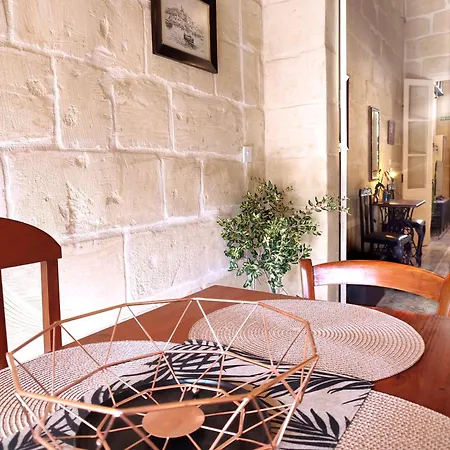 Ontherocks - In Victoria, Gozo 度假居