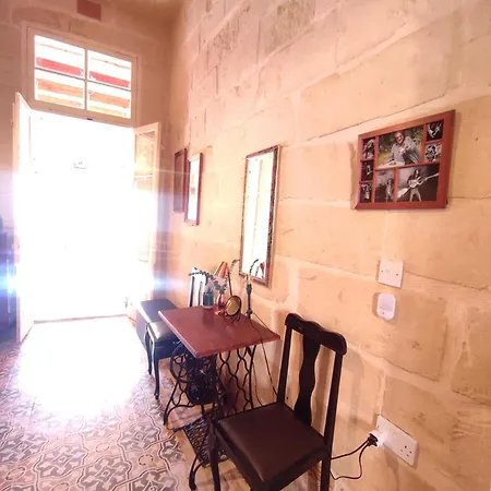 Ontherocks - In Victoria, Gozo