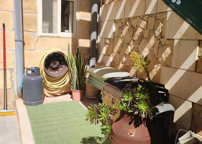 Ontherocks - In Victoria, Gozo ビクトリア