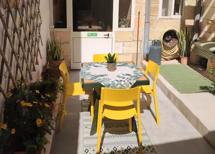 Ontherocks - In Victoria, Gozo * ビクトリア