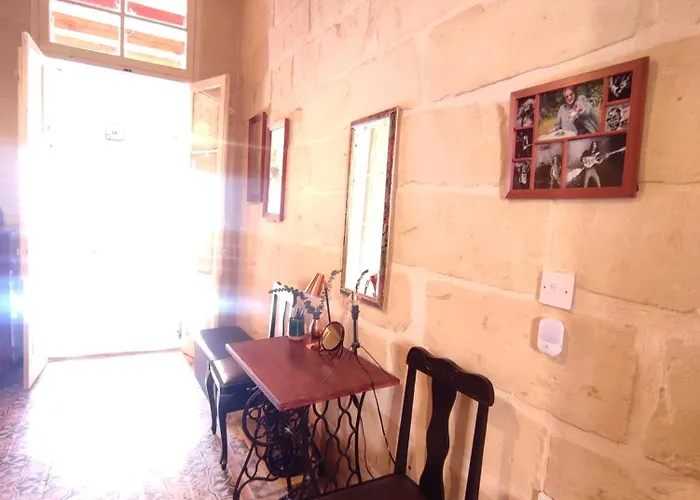 Ontherocks - In Victoria, Gozo